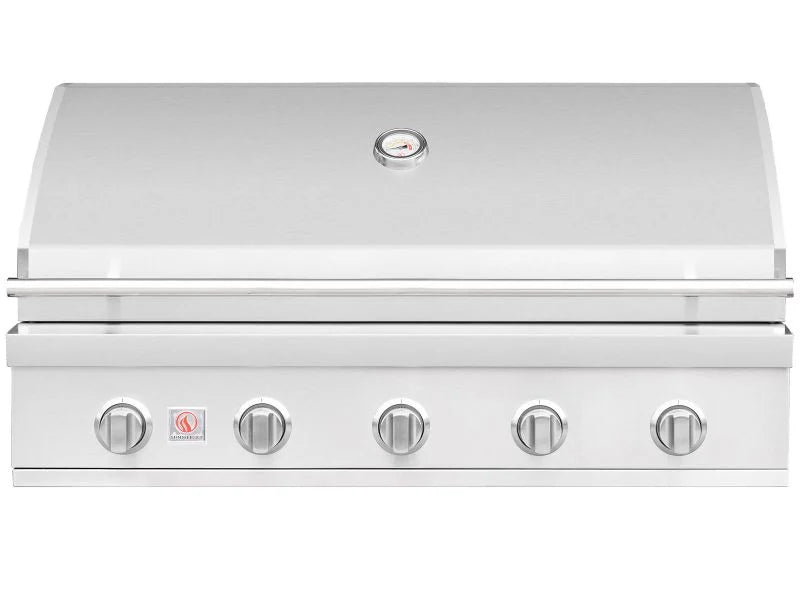 Summerset Sizzler 40-inch stainless steel 5-burner built-in gas grill with closed lid and temperature gauge, front view on white background