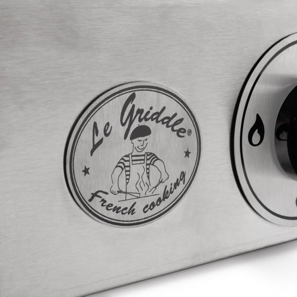 Le Griddle Big Texan Built-In Griddle 41" with a battery-operated ignition system for hassle-free lighting.