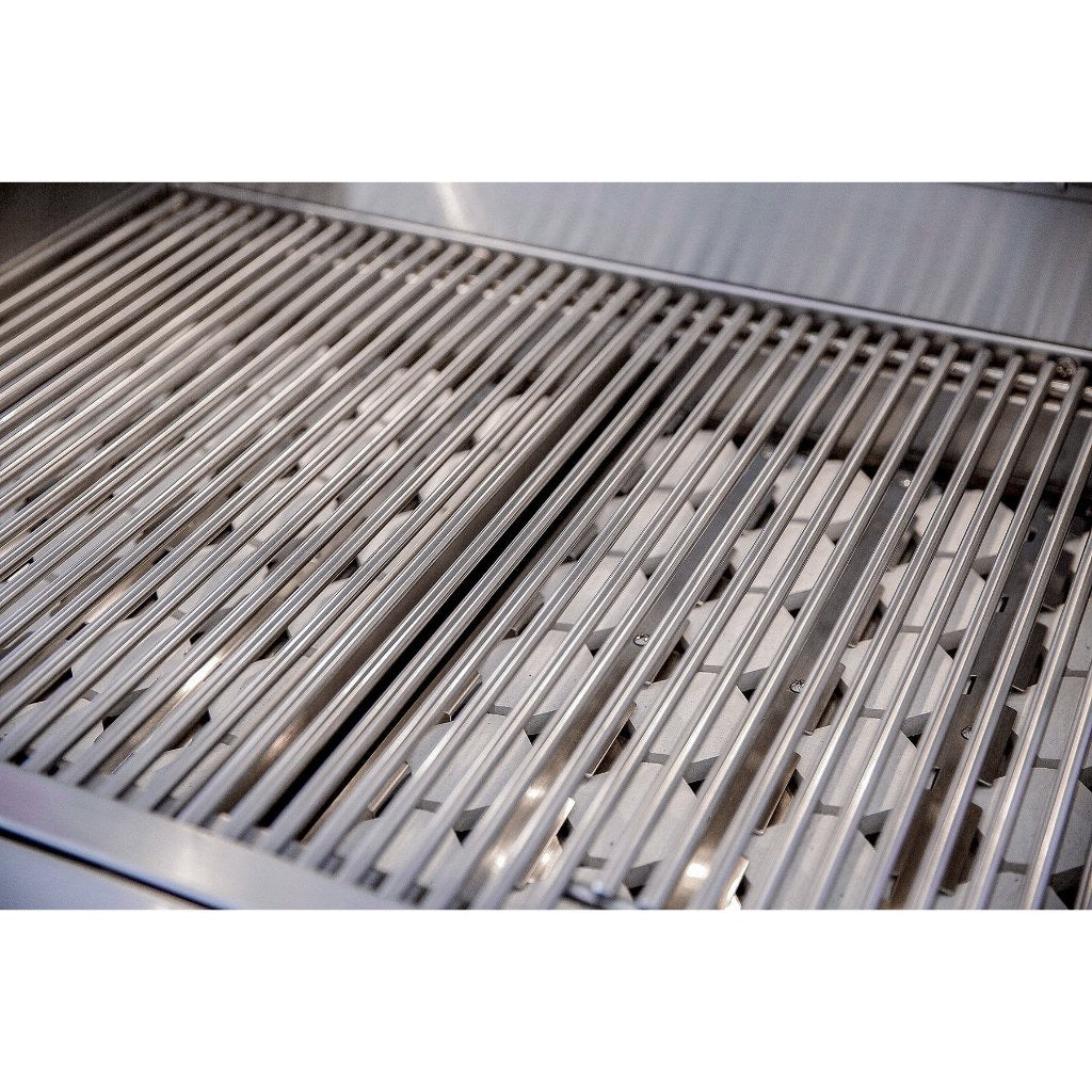 The specifications and features of the American Made Grills Estate 30” Built-In Gas Grill, perfect for custom outdoor kitchens.