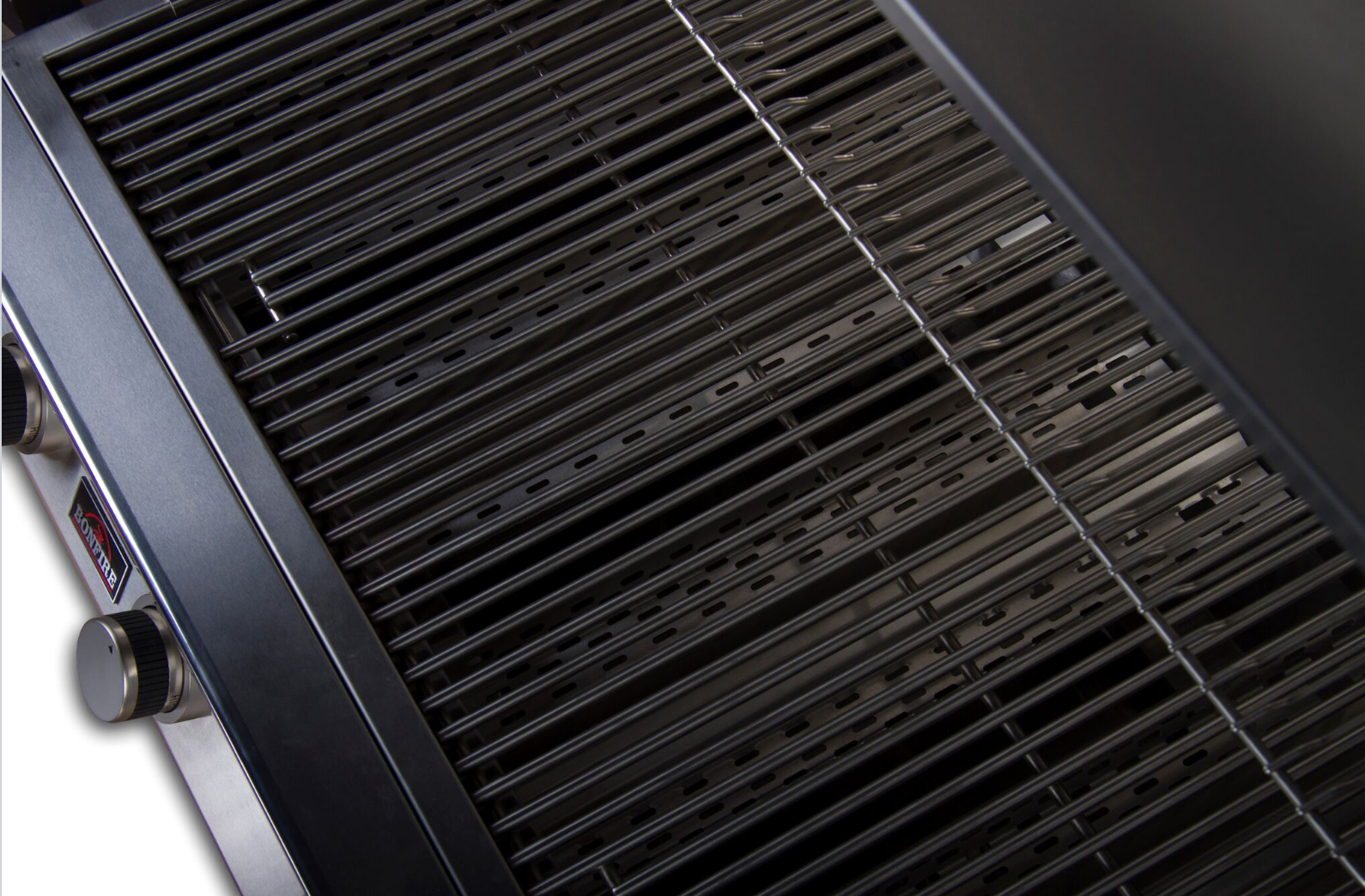 Bonfire Whistler 4 Drop-In Grill 32" showcased in an outdoor kitchen setting, ideal for entertaining.