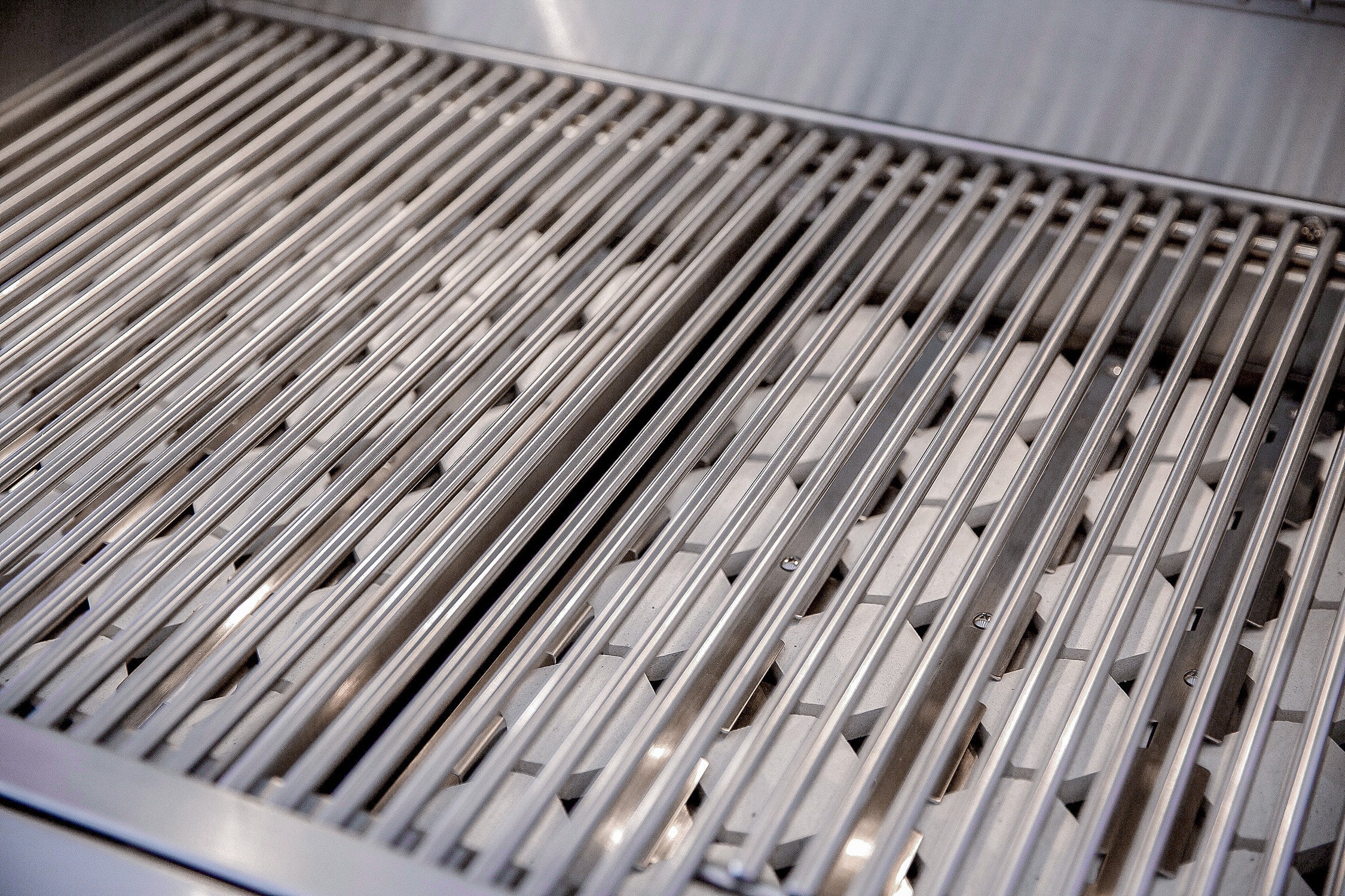 American Made Grills Alturi 30-inch built-in gas grill — stainless cooking grates
