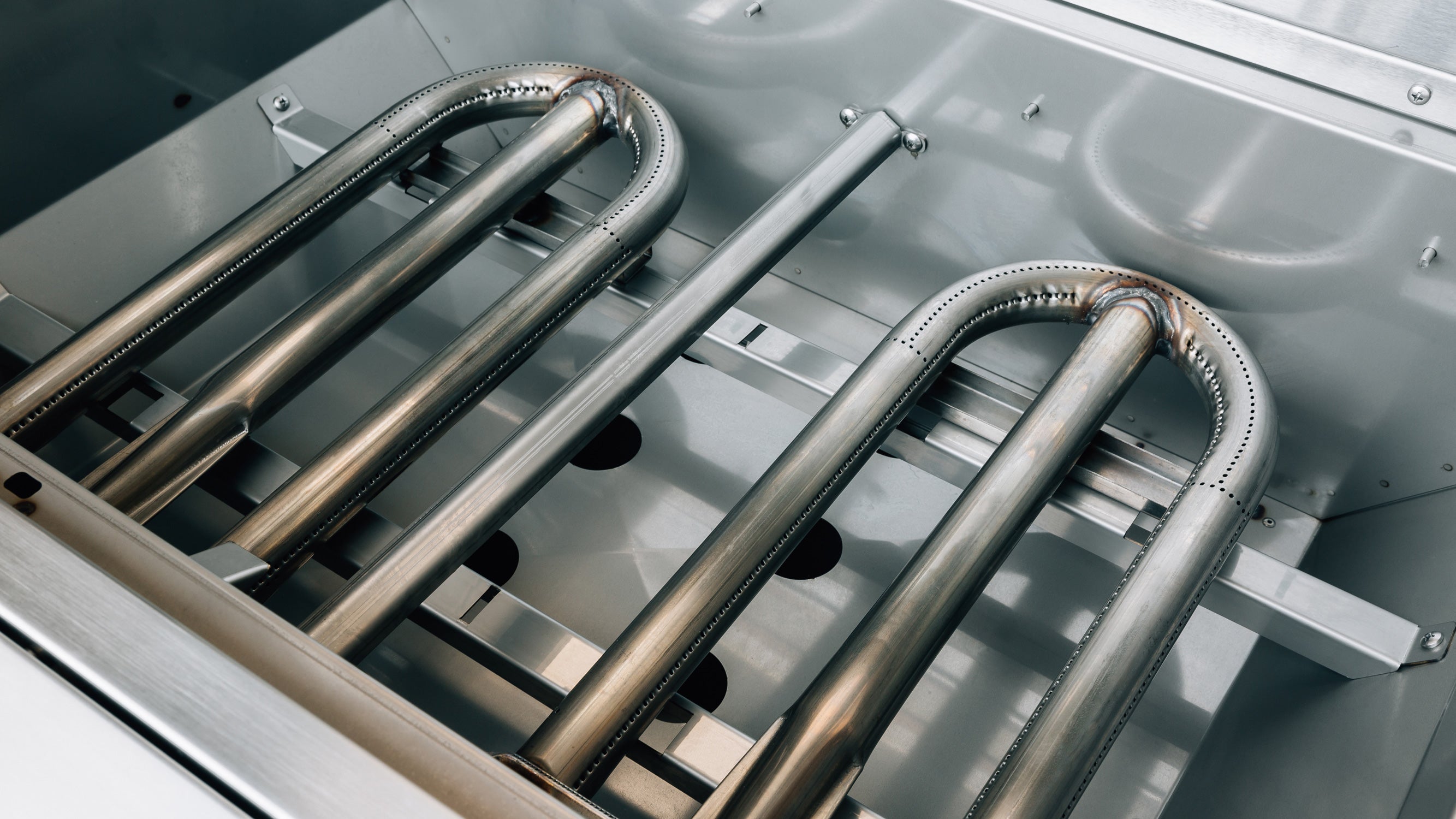 American Made Grills Alturi 30-inch built-in gas grill — 304 stainless U-tube burners