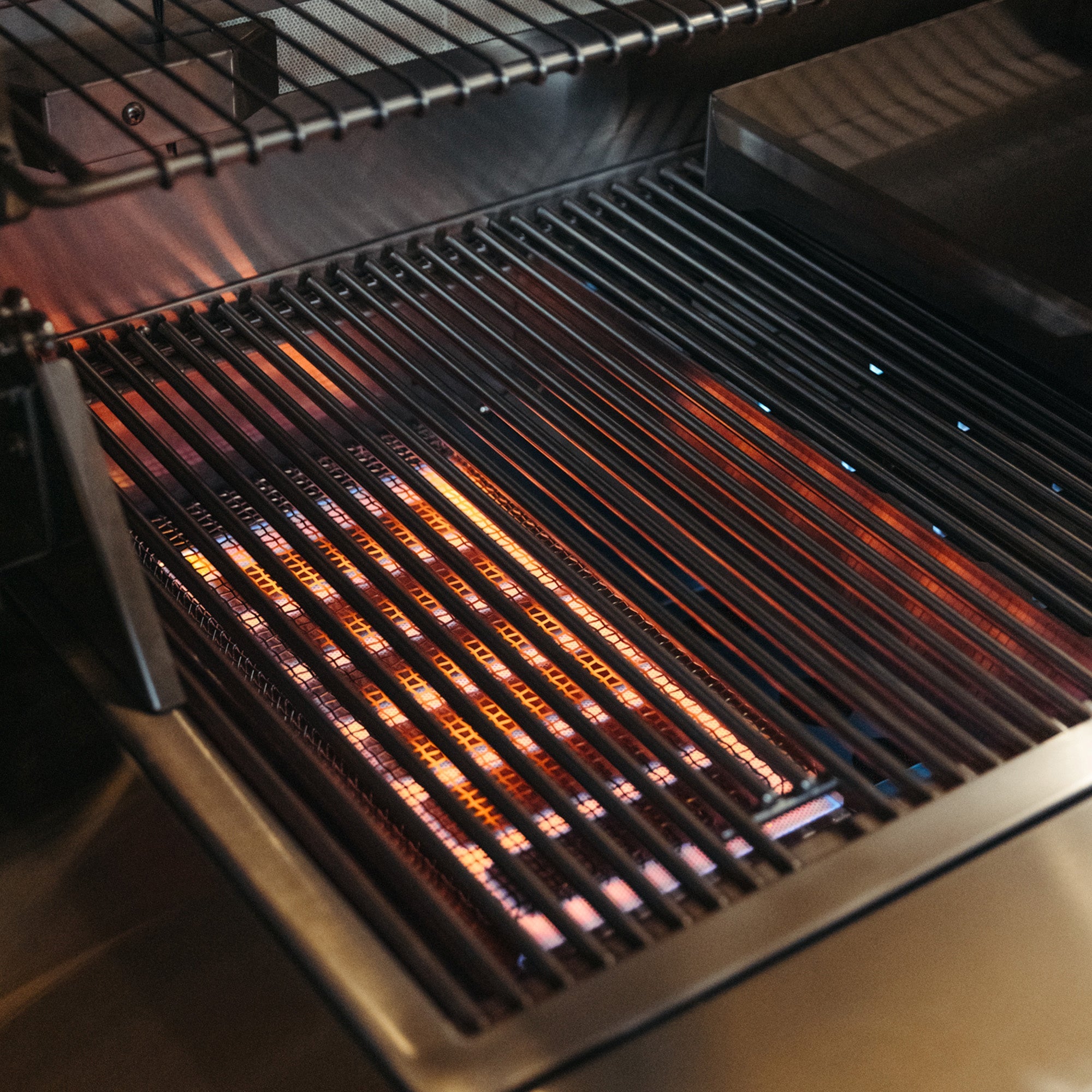 American Made Grills Estate 42-inch freestanding cart gas grill — burners under the grates