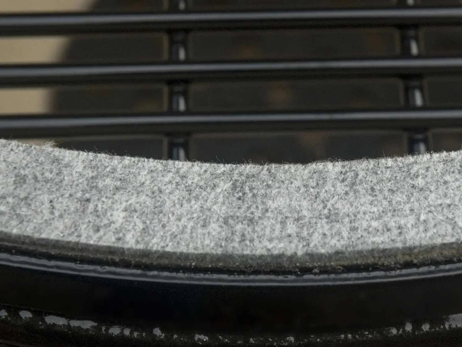 Close-up of the felt gasket on the Primo Oval XX-Large All-In-One ceramic charcoal grill, PGCXXLC