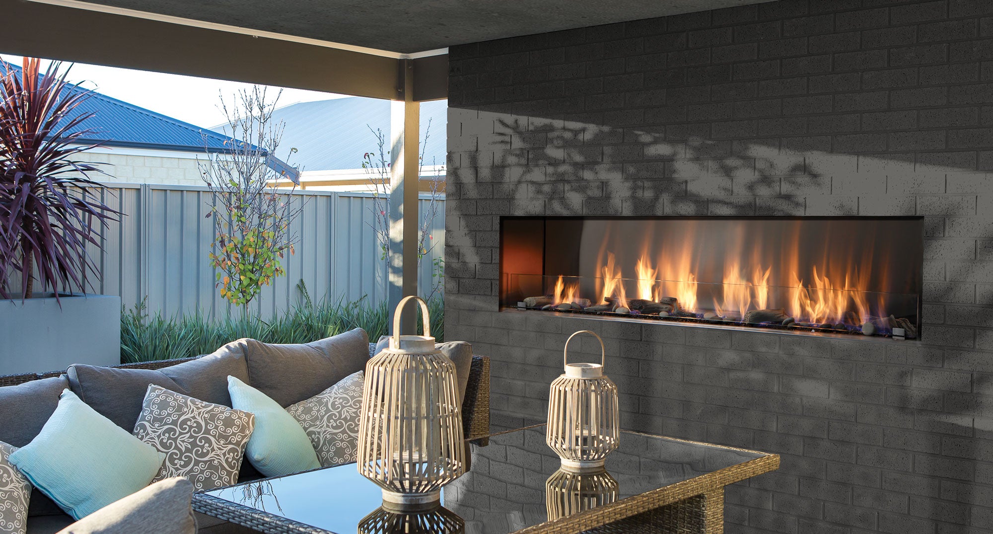 Contemporary outdoor fireplace 